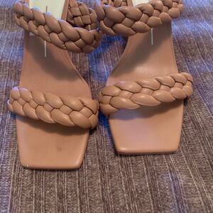 Dolce Vita Pialy Size 9.5. Tan